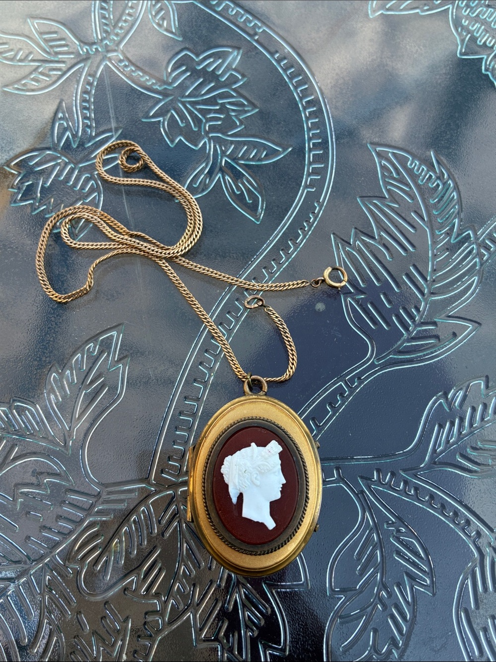 Gold Cameo Pendant locket Necklace -